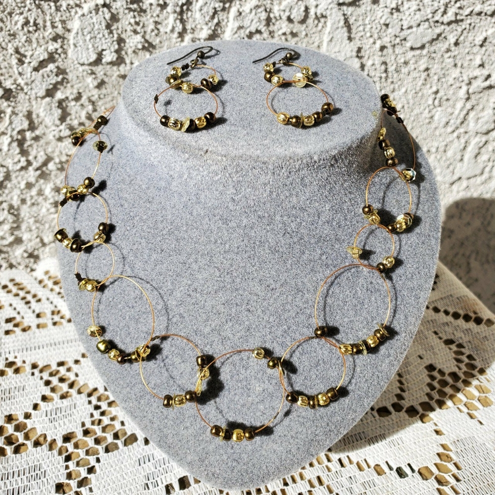 Set of necklace and matching earrings
